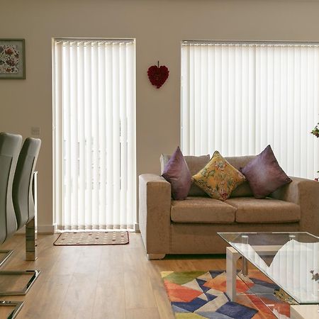 Modern & Exquisite Trumpington Townhouse With Parking & 5 Mins To Papworth Hospital Cambridge  Ngoại thất bức ảnh