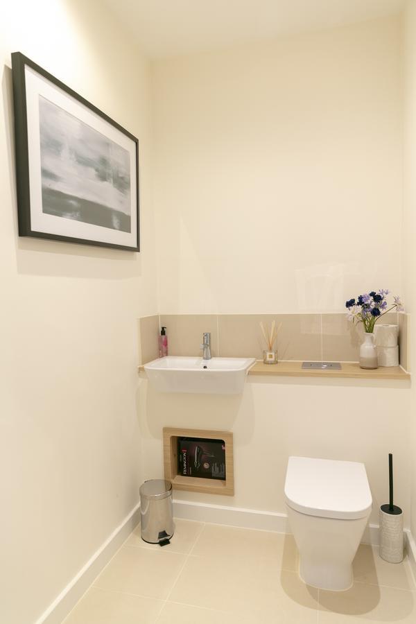 Modern & Exquisite Trumpington Townhouse With Parking & 5 Mins To Papworth Hospital Cambridge  Ngoại thất bức ảnh