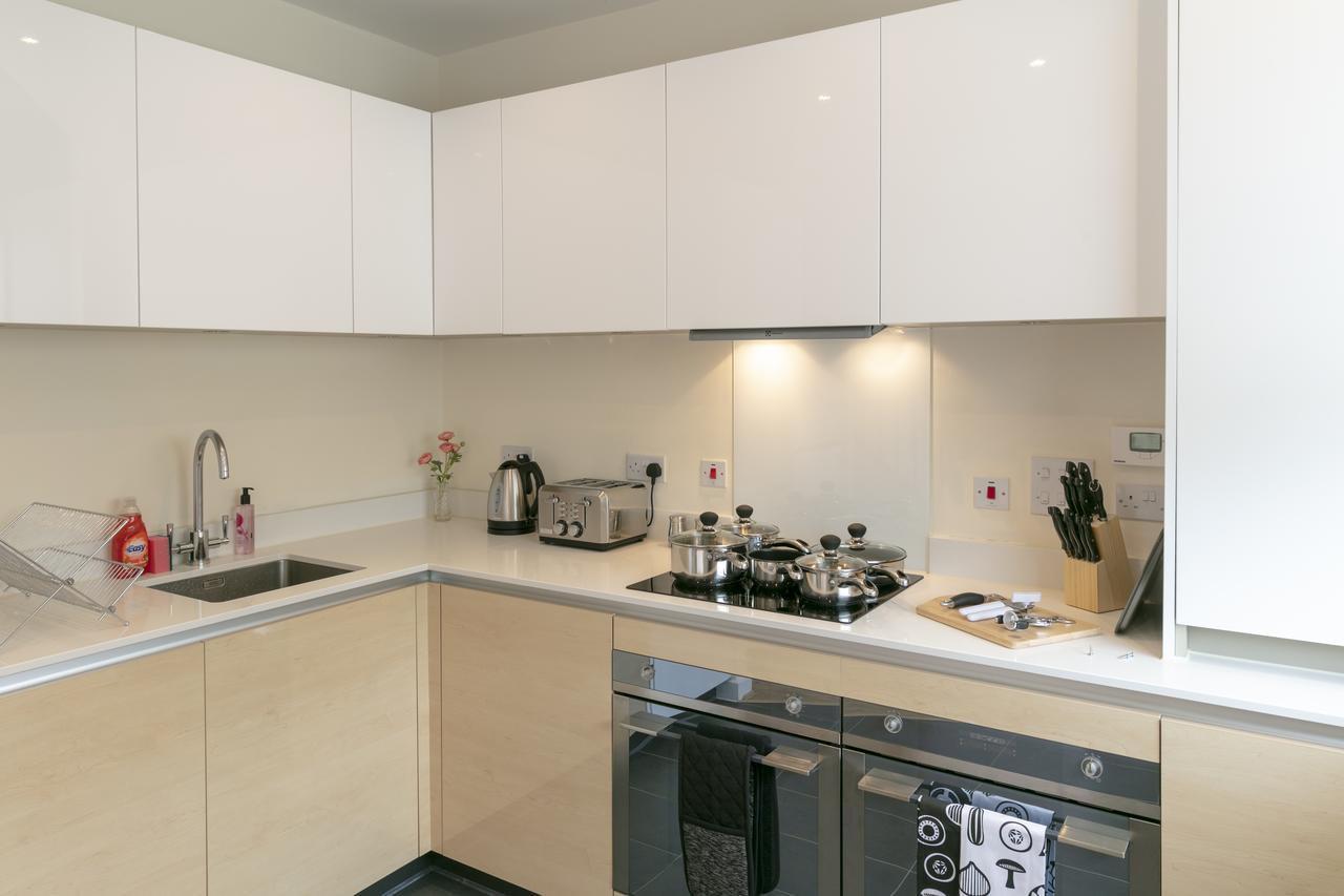 Modern & Exquisite Trumpington Townhouse With Parking & 5 Mins To Papworth Hospital Cambridge  Ngoại thất bức ảnh