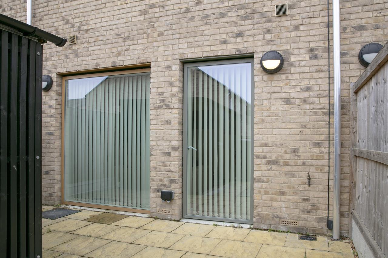 Modern & Exquisite Trumpington Townhouse With Parking & 5 Mins To Papworth Hospital Cambridge  Ngoại thất bức ảnh